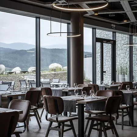 Апартаменти Vacationclub Hill B217 *