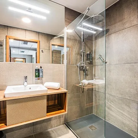 Апартаменти Vacationclub Hill B217 *